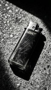 Grunge Lighter Noir