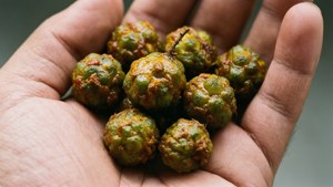 Handful of Curry Berries