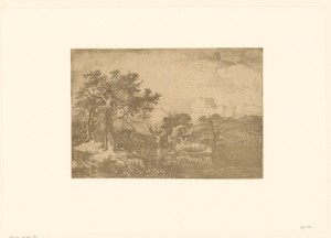 Heuvelachtig landschap met bomen en een windmolen rondom een poel bij Deopham