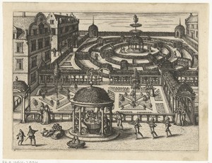 Hoftuin met een gezelschap aan een tafel