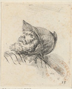 Hoofd van een oude soldaat met baard en helm, naar links omhoog kijkend