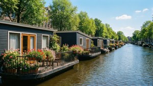 Houseboat Row