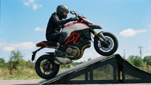 Hypermotard Wheelie