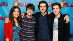 iCarly Cast Group Pose