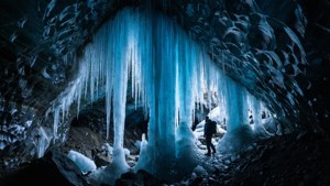 Ice Cave Explorer