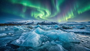 Icy Tundra Green Aurora