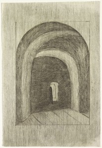 Interieur met gewelven en klein raam met luik