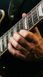 Iommi's Hands On Fretboard