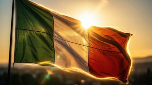 Italian Flag Silhouette Sun