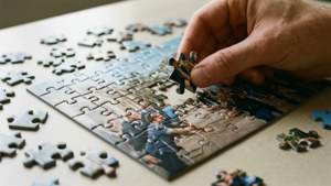 Jigsaw Puzzle Assembly