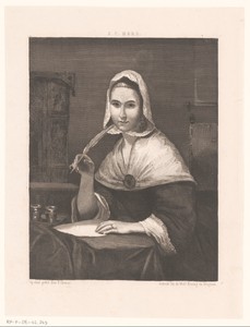 Jonge vrouw aan tafel met pen en papier