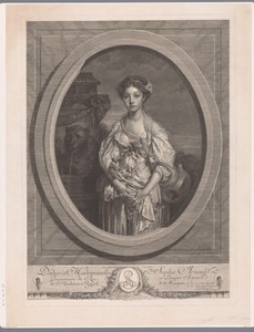 Jonge vrouw met gebroken vaas bij een fontein