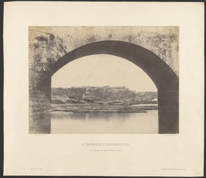 La Forteresse d'Ehrenbreistein. Vue à travers une arche du Pont de Goblentz [sic]