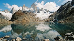 Laguna de los Tres Mirror