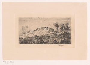 Landschap met een rotspartij links en enkele bomen rechts