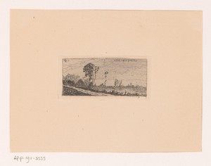 Landweg met stad op de achtergrond