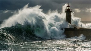 Lighthouse Wave