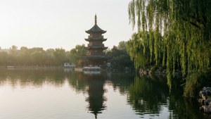 Luhu Lake Pagoda Peace