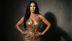 Luxurious Glamour Pose