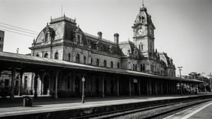 Luz Station Monochrome