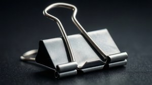 Macro Metallic Clip