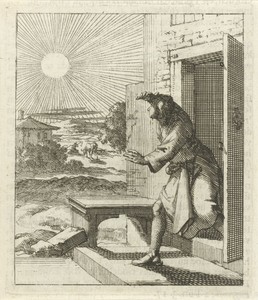 Man beschermt zijn ogen tegen de zon wanneer hij naar buiten loopt