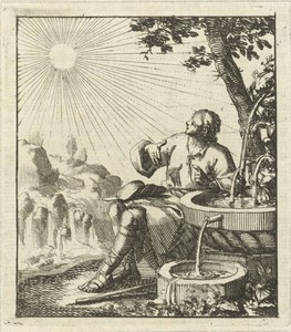 Man zittend naast een fontein, de zon aanschouwend