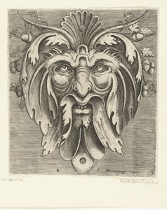 Masker met acht eikels in het haar