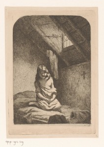 Meisje op bed in een zolderkamer