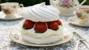 Meringue Shells with Berries