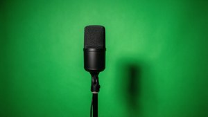 Mic on Green Screen