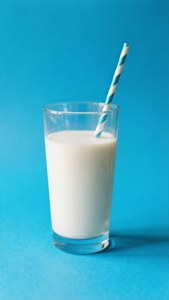 Milk and Straw Minimal