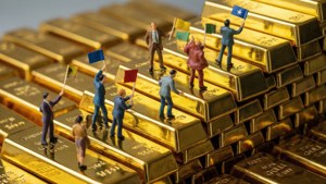 Miniature Figures Climbing Gold