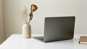 Minimalist Dried Flower Desk