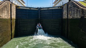 Miraflores Lock Detail