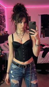 Mirror Selfie Baddie