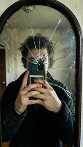 Mirror Selfie Grunge