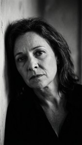 Mona in Noir
