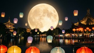 Moonlit Lantern Serenity