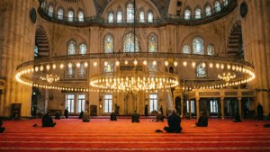 Mosque Interior Grandeur