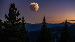 Mountain Eclipse Vista