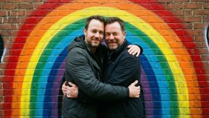 Mural Hug