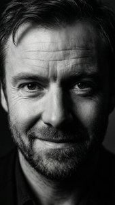 Noir Smirk