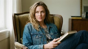 Olivia Wilde Holding A Book