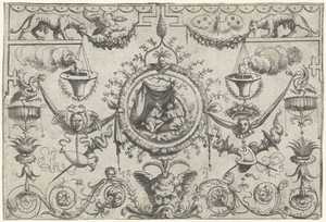 Ornament met drie figuren geknield onder een doek
