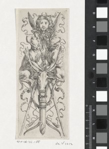 Ornament met jachttrofeëen en het hoofd van Diana