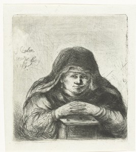 Oude vrouw boven een stoof