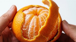 Peeling Fresh Mandarin