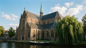 Pieterskerk by the Canal