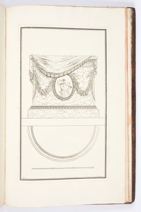 POELE circulaire couronné d’un draperie, orné de médaillons et guirlandes, d’un genre neuf et très-galant